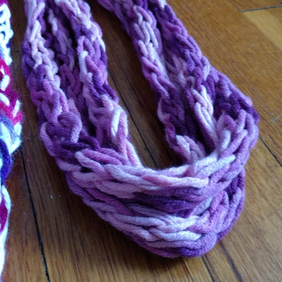 Lot of five handmade fingernail scarf necklaces - Picture 6 of 6